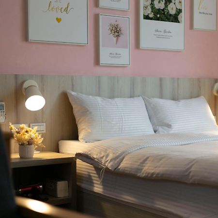 Canal Walk Inn Tainan Bagian luar foto