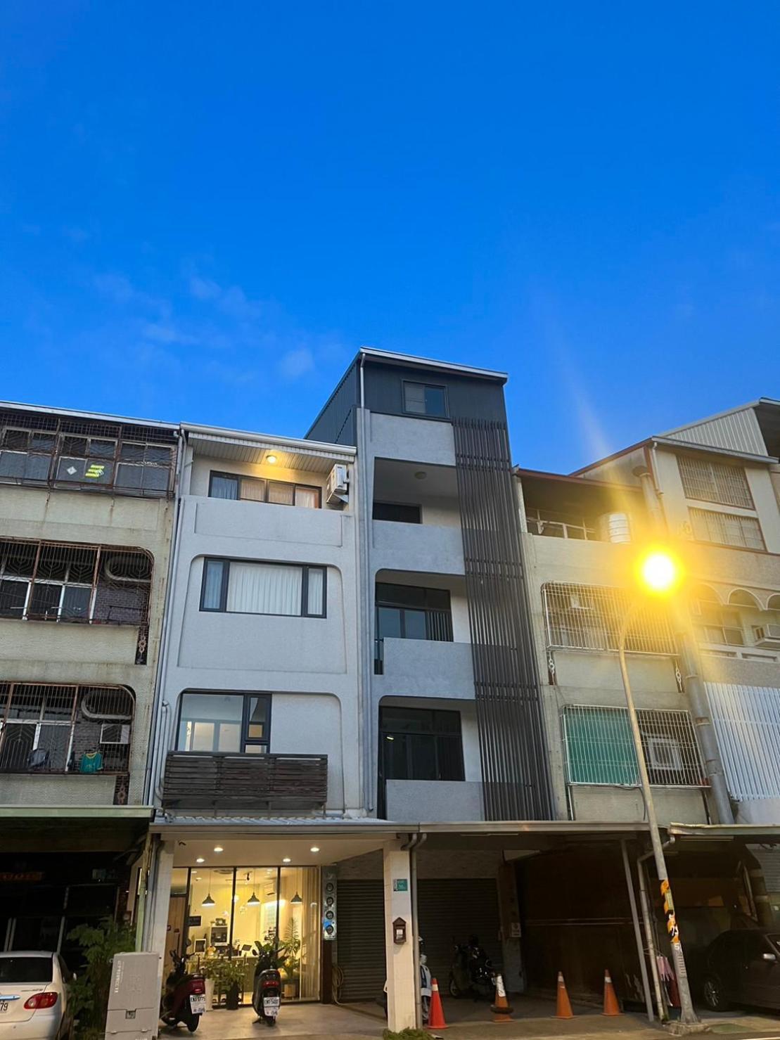Canal Walk Inn Tainan Bagian luar foto