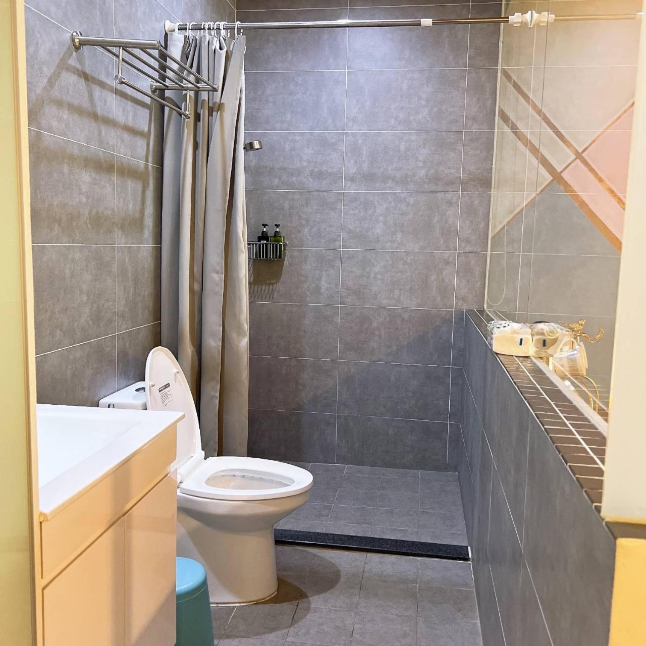Canal Walk Inn Tainan Bagian luar foto