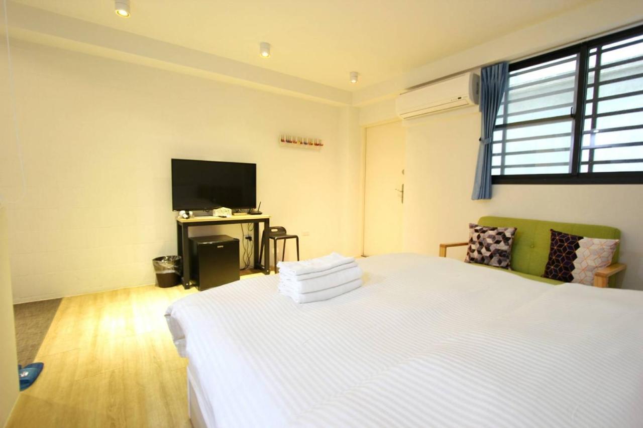Canal Walk Inn Tainan Bagian luar foto